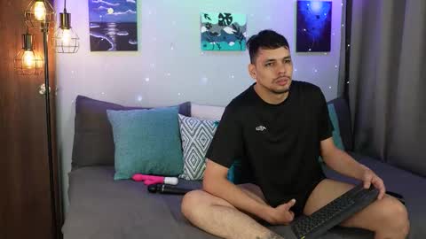 Snapshot of cleoanubis_ chatting on October 4, 4:43 am Girl Juliana and Federico online show from October 4, 4:43 am