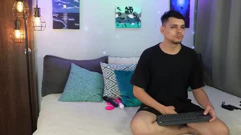 Snapshot of cleoanubis_ chatting on October 26, 7:03 am Girl Juliana and Federico online show from October 26, 7:03 am