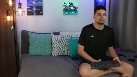 Snapshot of cleoanubis_ chatting on November 3, 7:53 am Girl Juliana and Federico online show from November 3, 7:53 am