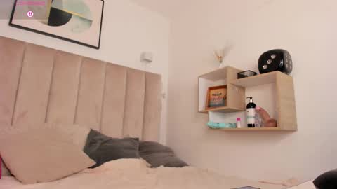 clhoe_johnson_ online show from September 26, 12:20 pm