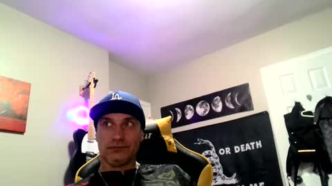 Snapshot of clintwood12 chatting on December 16, 8:52 am chad online show from December 16, 8:52 am