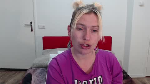 Syl  online show from February 4, 12:44 pm