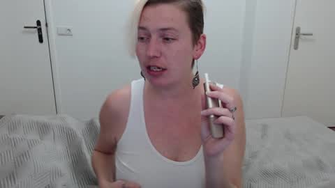 Syl  online show from February 6, 6:02 pm