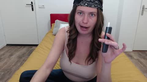 Syl  online show from February 13, 1:26 pm