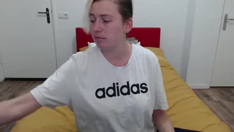 Syl  online show from February 17, 6:48 pm