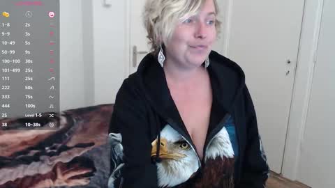 Syl  online show from September 18, 9:17 pm