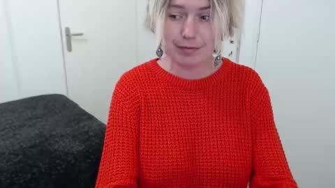 Syl  online show from October 26, 3:29 pm