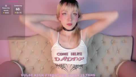 Snapshot of cloe_five chatting on January 8, 9:23 pm CLOE online show from January 8, 9:23 pm