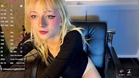 Snapshot of cloe_five chatting on September 11, 8:53 pm CLOE online show from September 11, 8:53 pm