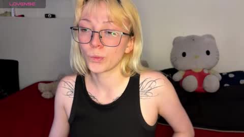 Snapshot of cloe_five chatting on November 5, 11:16 pm CLOE online show from November 5, 11:16 pm