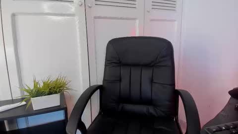 Cloe online show from October 7, 3:20 pm