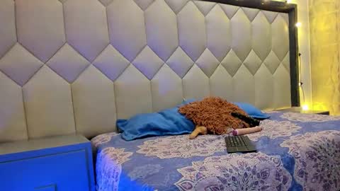 cloeygraweing online show from October 10, 6:40 pm