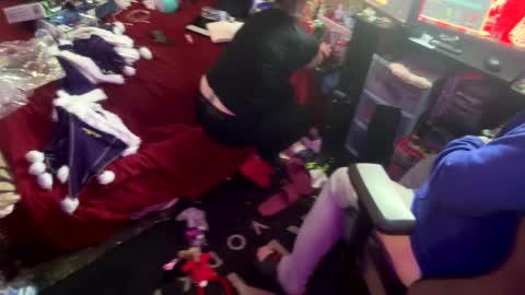 Snapshot of cock_n_creamz_n_wet_dreamz chatting on December 14, 7:18 am COCK N CREAMZ WET DREAMZ online show from December 14, 7:18 am