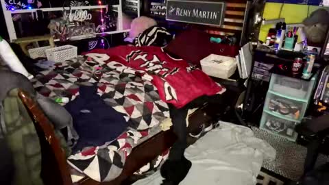 Snapshot of cock_n_creamz_n_wet_dreamz chatting on December 31, 8:37 am COCK N CREAMZ WET DREAMZ online show from December 31, 8:37 am