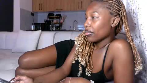 Coco online show from November 26, 4:08 pm