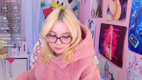 Snapshot of coconut_mia chatting on December 7, 4:53 am Mia online show from December 7, 4:53 am