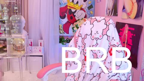 Snapshot of coconut_mia chatting on December 8, 12:07 am Mia online show from December 8, 12:07 am