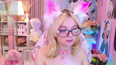 Snapshot of coconut_mia chatting on December 8, 3:10 am Mia online show from December 8, 3:10 am