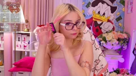 Snapshot of coconut_mia chatting on December 10, 9:22 pm Mia online show from December 10, 9:22 pm