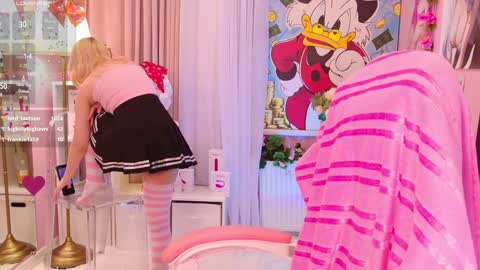 Snapshot of coconut_mia chatting on December 19, 12:24 am Mia online show from December 19, 12:24 am