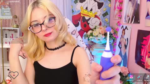 Snapshot of coconut_mia chatting on December 20, 9:06 pm Mia online show from December 20, 9:06 pm