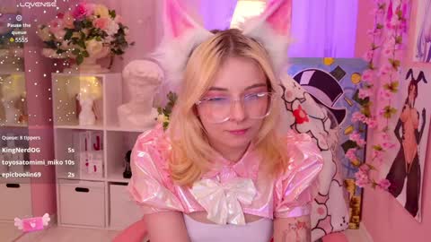 Snapshot of coconut_mia chatting on January 13, 12:51 am Mia online show from January 13, 12:51 am