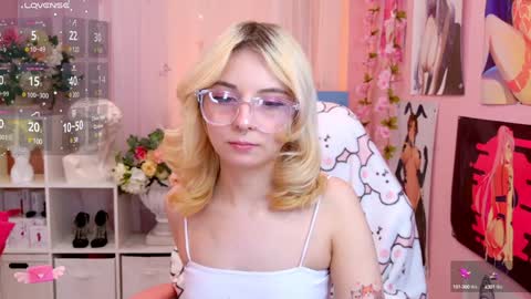 Snapshot of coconut_mia chatting on January 16, 7:31 pm Mia online show from January 16, 7:31 pm