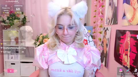 Snapshot of coconut_mia chatting on February 4, 12:08 am Mia online show from February 4, 12:08 am