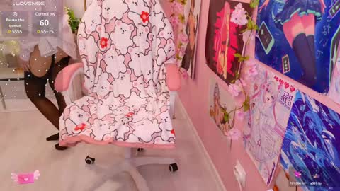 Snapshot of coconut_mia chatting on February 6, 9:06 pm Mia online show from February 6, 9:06 pm