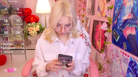 Snapshot of coconut_mia chatting on February 7, 3:12 am Mia online show from February 7, 3:12 am