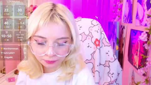 Snapshot of coconut_mia chatting on March 5, 12:27 am Mia online show from March 5, 12:27 am