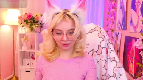 Snapshot of coconut_mia chatting on March 8, 9:08 pm Mia online show from March 8, 9:08 pm