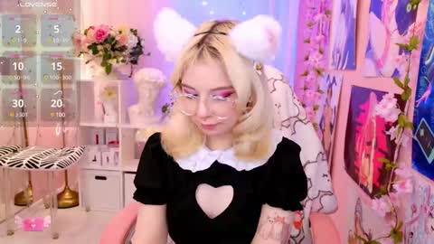 Snapshot of coconut_mia chatting on March 9, 11:03 pm Mia online show from March 9, 11:03 pm