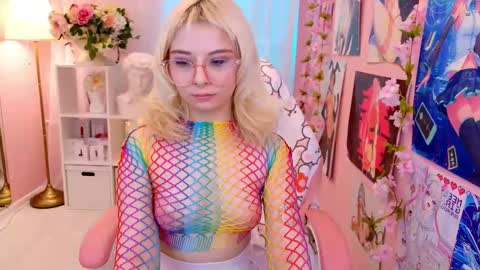 Snapshot of coconut_mia chatting on March 11, 4:10 am Mia online show from March 11, 4:10 am