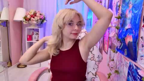 Snapshot of coconut_mia chatting on September 10, 3:45 pm Mia online show from September 10, 3:45 pm