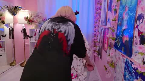 Snapshot of coconut_mia chatting on October 23, 8:51 pm Mia online show from October 23, 8:51 pm