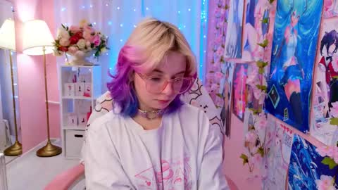 Snapshot of coconut_mia chatting on November 19, 4:29 pm Mia online show from November 19, 4:29 pm