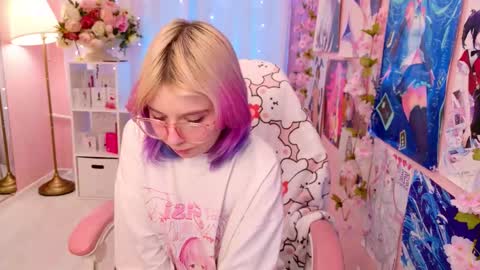 Snapshot of coconut_mia chatting on November 21, 5:00 pm Mia online show from November 21, 5:00 pm