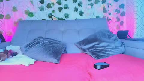 colett online show from October 6, 11:51 am