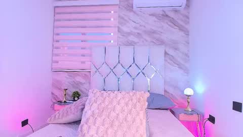 colett online show from November 21, 12:04 pm