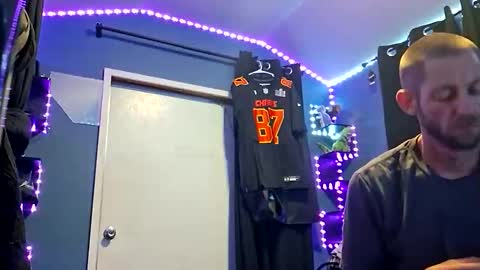 colevan2390 online show from November 22, 9:25 pm