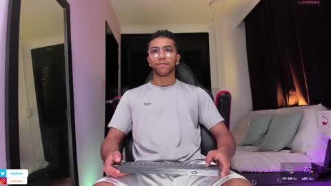 colstorw_ online show from September 26, 10:41 am