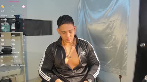 coltonmassif_ online show from December 14, 8:02 am