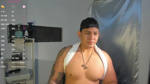 coltonmassif_ online show from December 21, 6:41 am