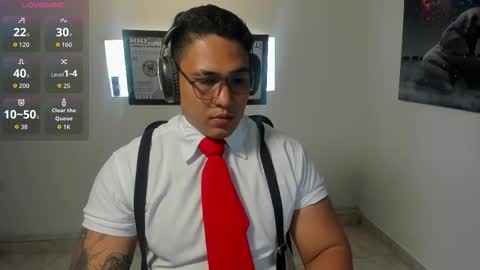 coltonmassif_ online show from November 24, 5:12 pm