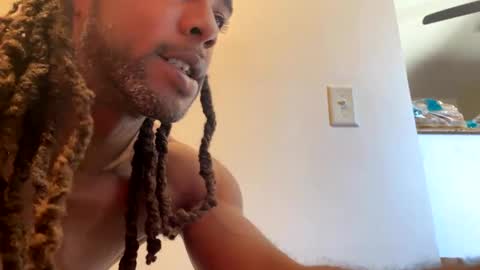 Snapshot of columbusohio614 chatting on December 6, 4:06 pm Heavyd614 online show from December 6, 4:06 pm