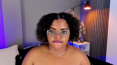 conielaurenth online show from December 21, 9:12 am