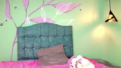 C O N N I E online show from March 4, 3:15 pm