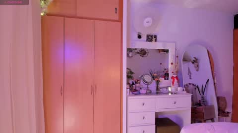 connie    online show from December 26, 4:25 pm