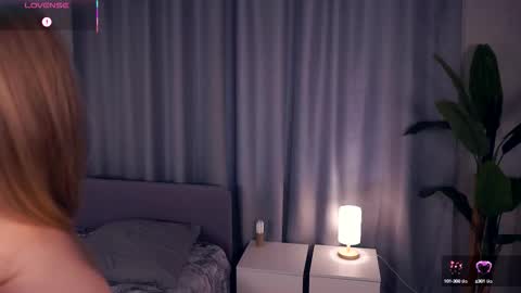 Hello im Sofia Welcme to my room .More hugs and kiss for you online show from October 14, 6:36 am